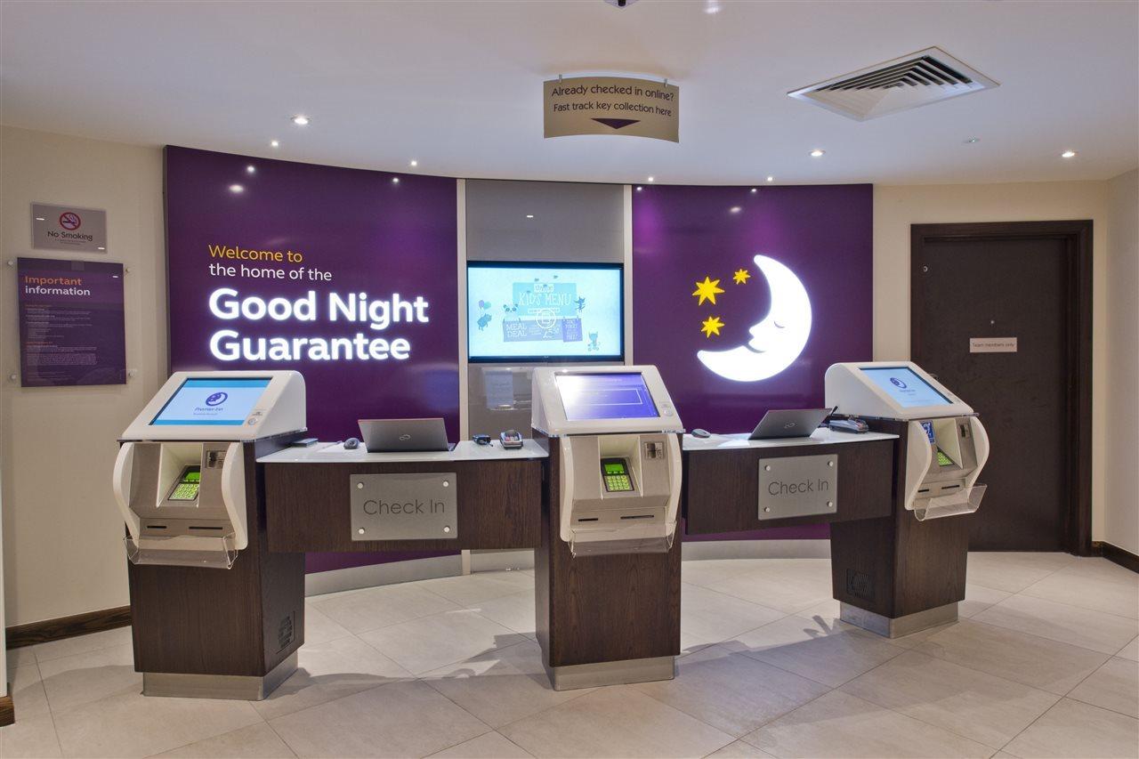 Premier Inn London Chiswick ภายนอก รูปภาพ