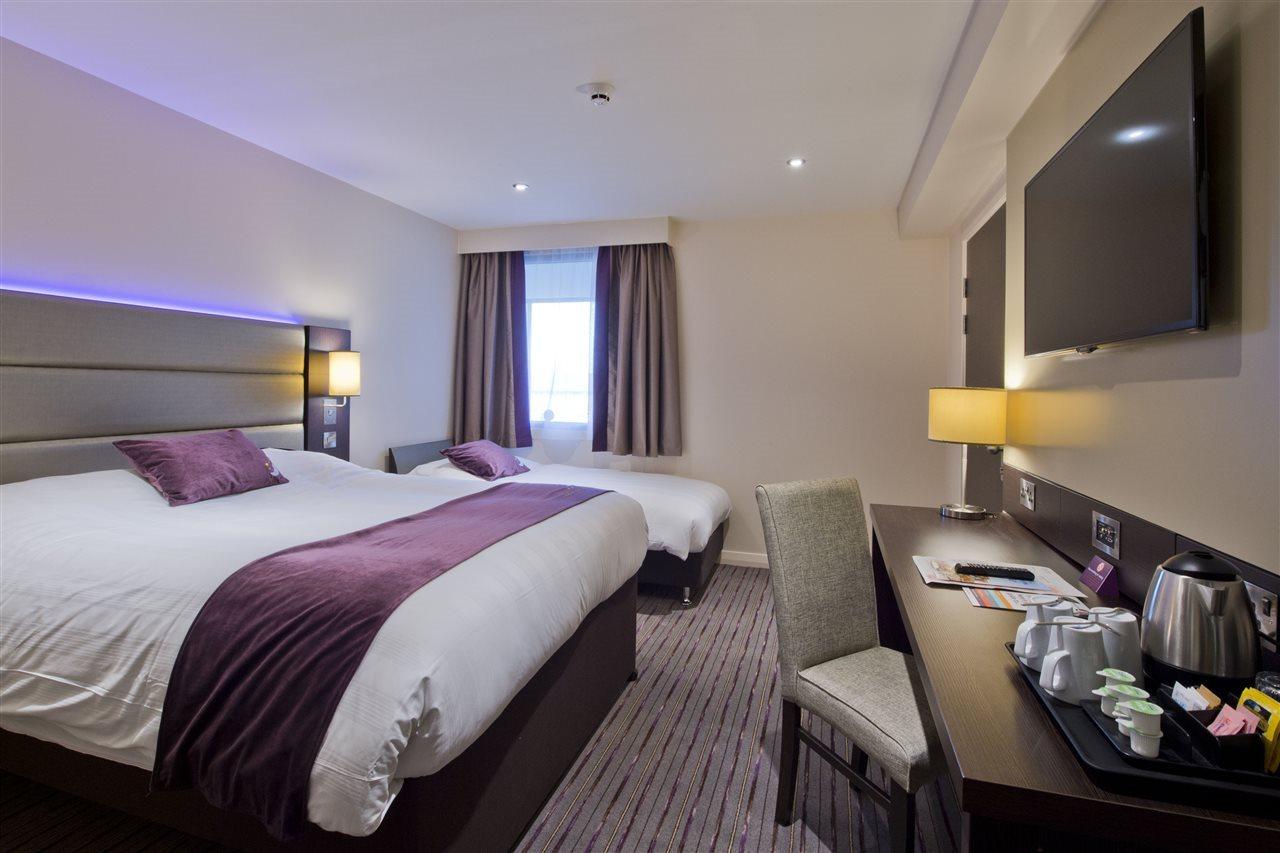 Premier Inn London Chiswick ภายนอก รูปภาพ